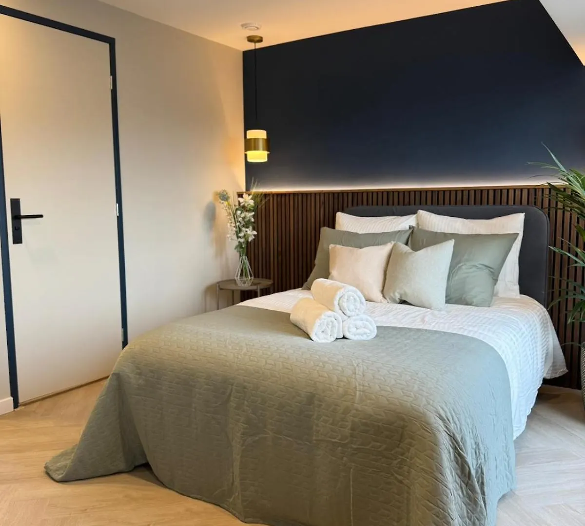 The Glamorous Chic Garden View Apart R4 La Haye